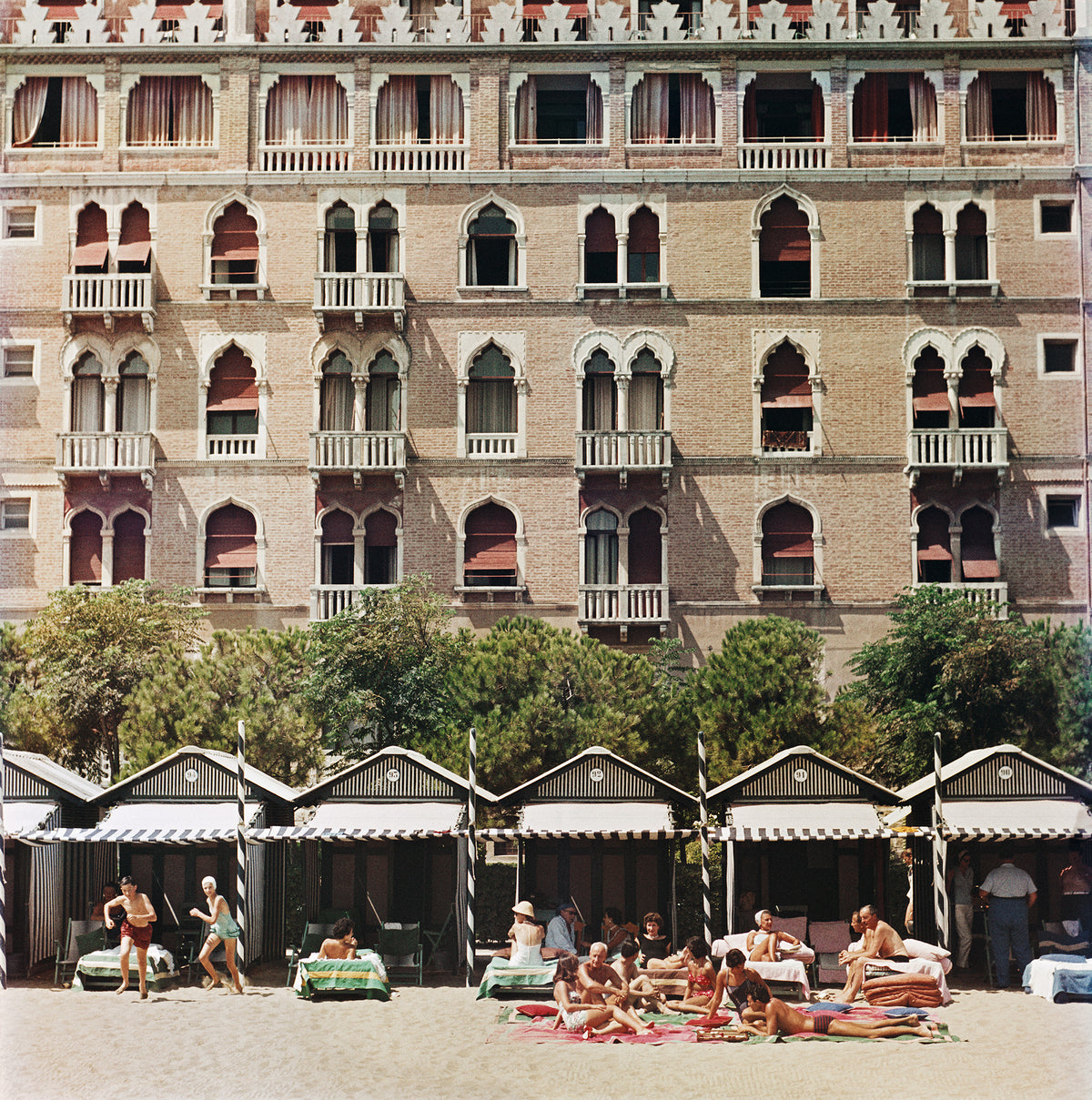 Slim Aarons - Hotel Excelsior