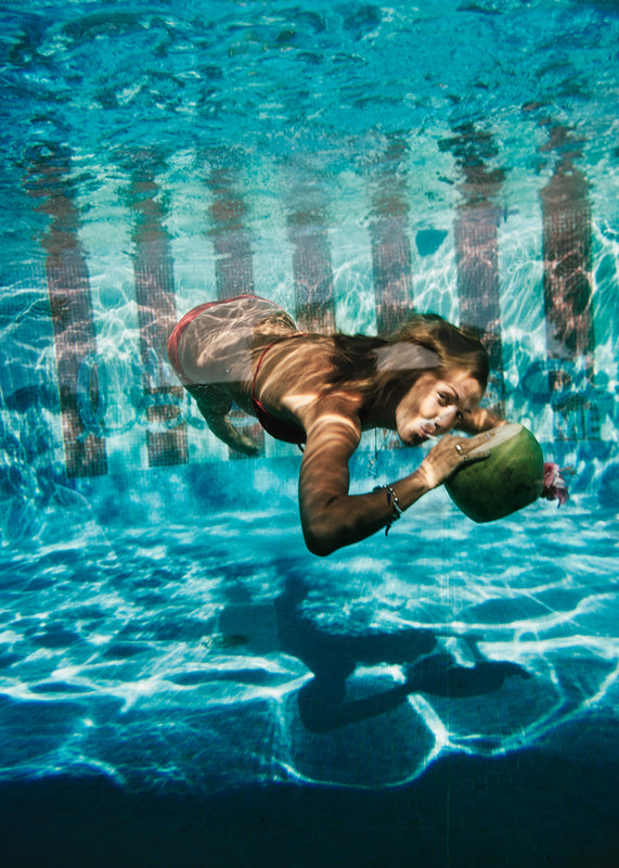 Slim Aarons - Underwater Drink